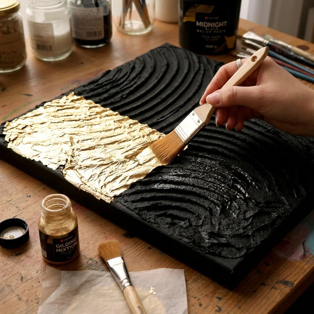 Nanášení šlagmetalu na suchý reliéf z černé 3D reliéfní modelovací pasty Midnight